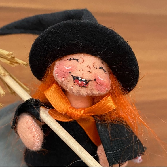 Vintage 1995 ANNALEE Doll Cheerful Witch Girl 5” Halloween Doll - Picture 2 of 12